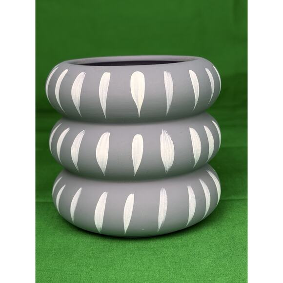 Stylish Handcrafted Gray Decorative Planter with White Leaf Patterns - Picture 3 of 8